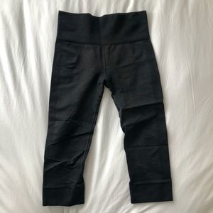 lululemon Ebb to Street Crop 21" in Black, Size 4
